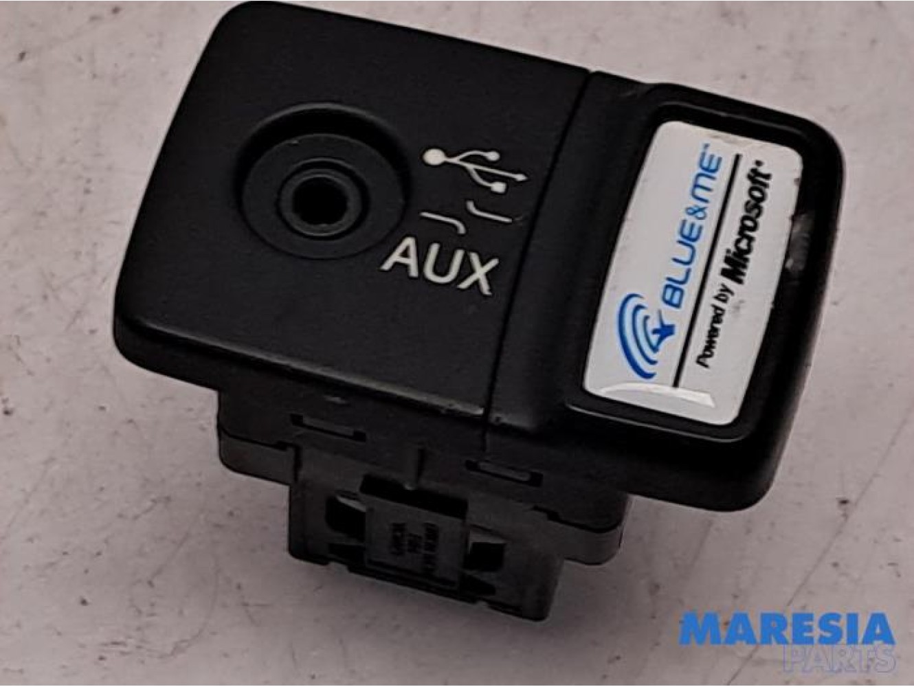 Fiat - Punto - AUX / USB connection