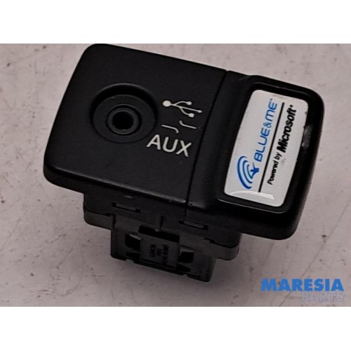 Fiat - Punto - AUX / USB connection