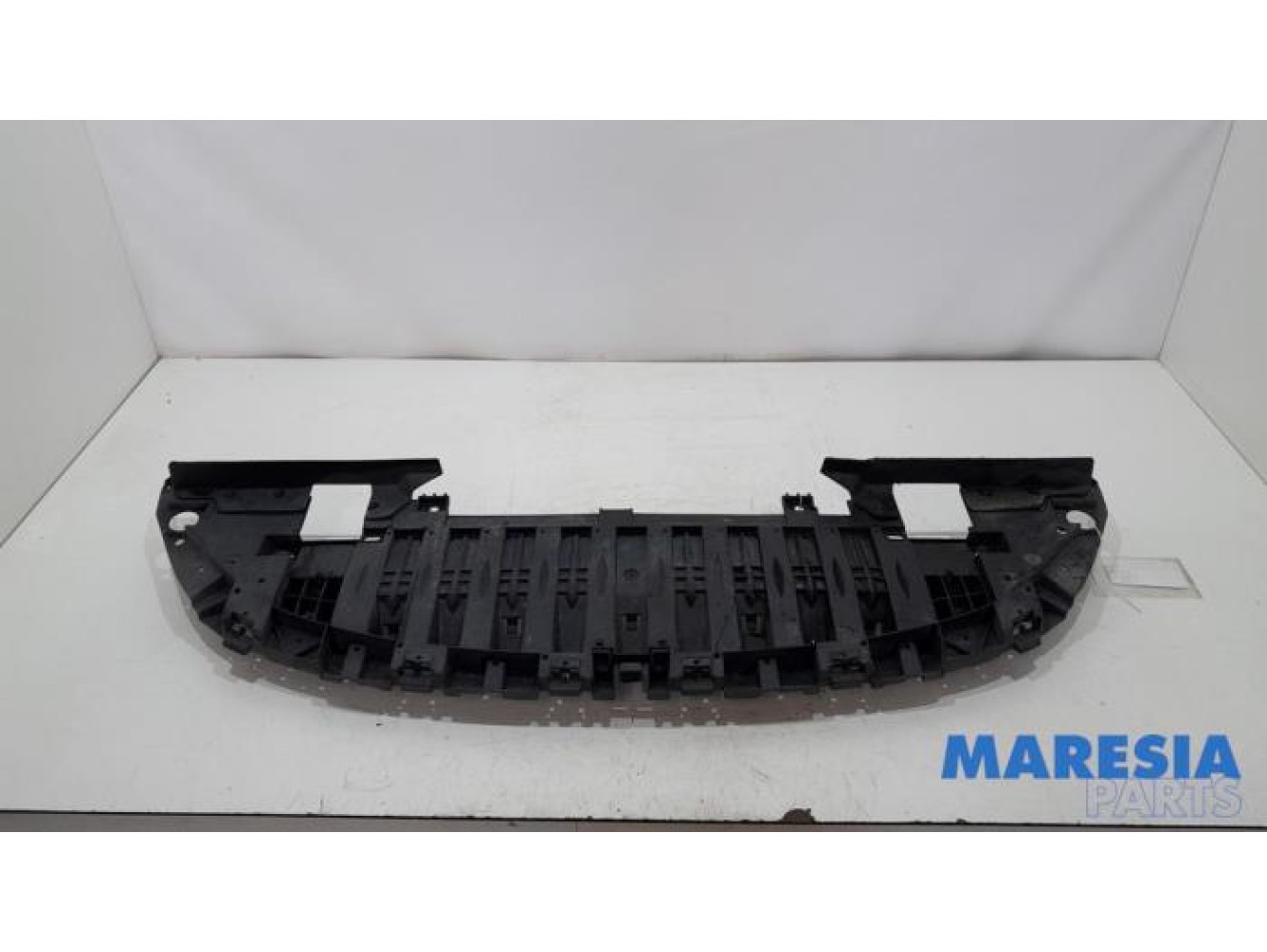 Renault - Megane - Bumper bottom
