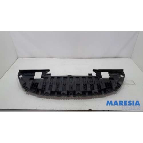 Renault - Megane - Bumper bottom