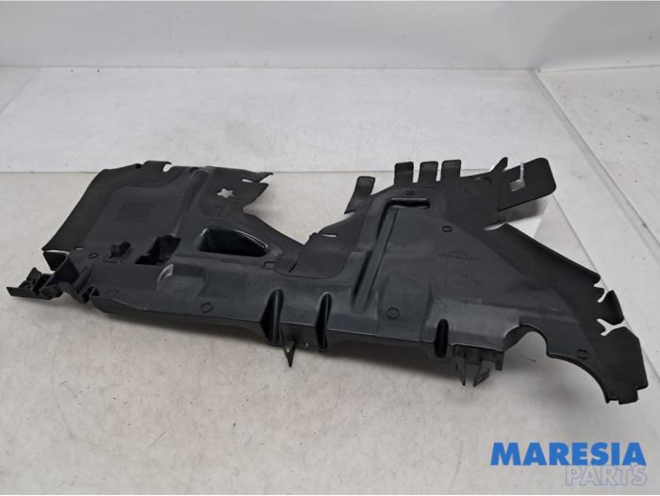 Citroen - C5 - Air funnel