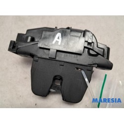Peugeot - 308 - Tailgate lock mechanism