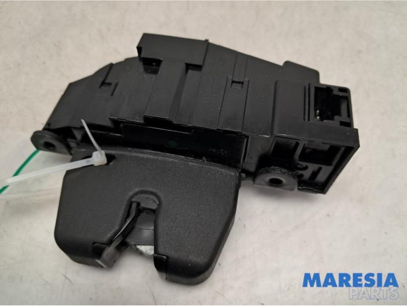 Peugeot - 308 - Tailgate lock mechanism