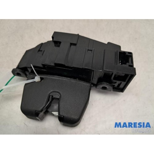 Peugeot - 308 - Tailgate lock mechanism