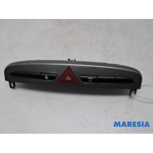 Peugeot - 308 - Panic lighting switch