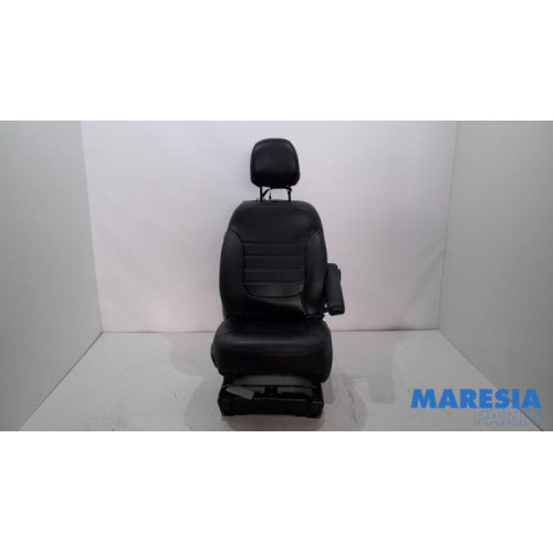 Renault - Trafic - Seat, right
