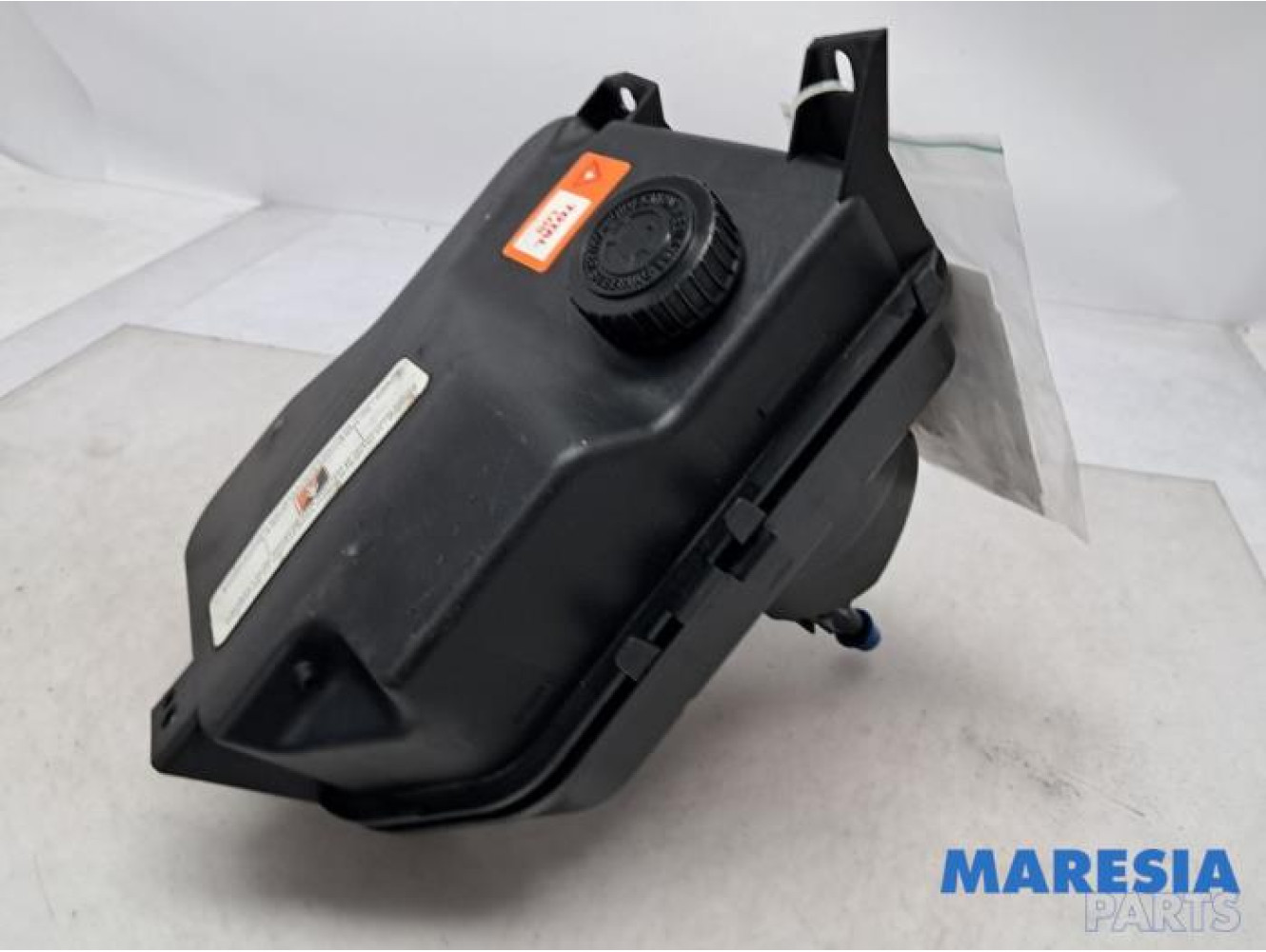 Citroen - C5 - Power steering fluid reservoir