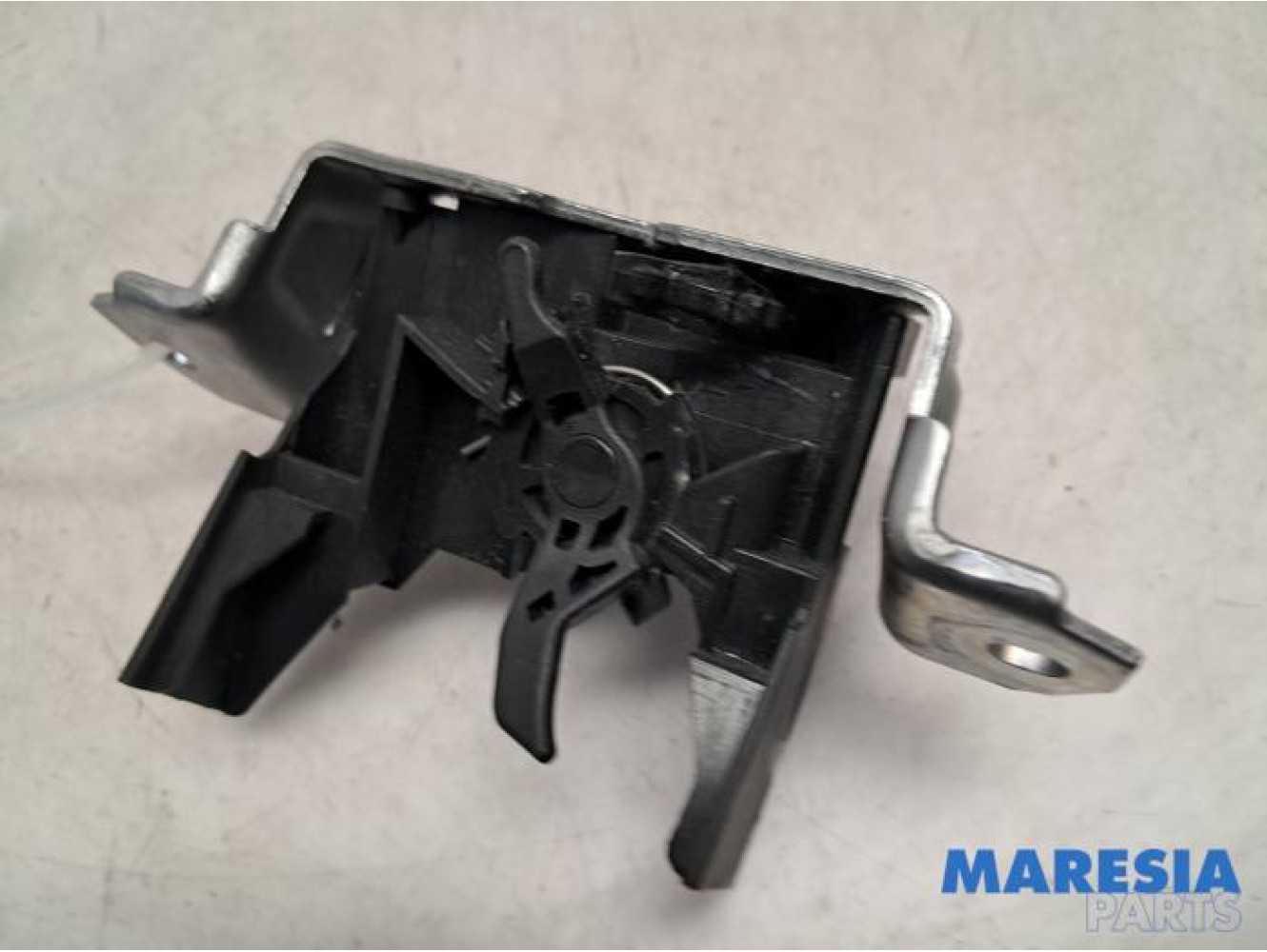 Peugeot - 108 - Bonnet lock mechanism