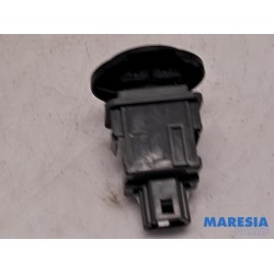Peugeot - 108 - Panic lighting switch