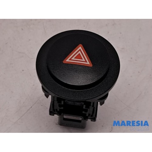 Peugeot - 108 - Panic lighting switch