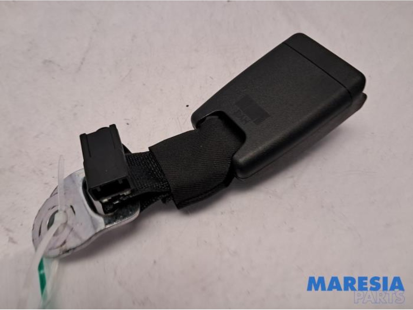 Peugeot - 108 - Insertion ceinture de sécurité arrière gauche