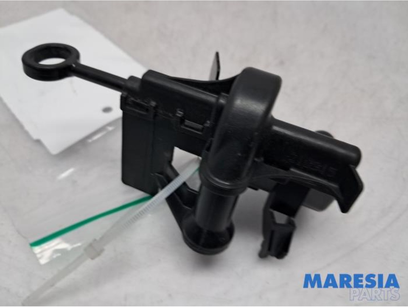 Peugeot - 108 - Tailgate lock mechanism