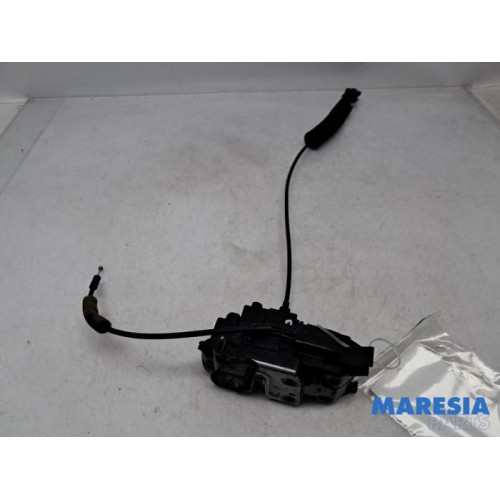Renault - Grand Scenic - Front door lock mechanism 4-door, right