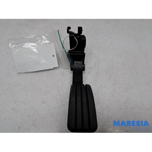 Renault - Grand Scenic - Accelerator pedal