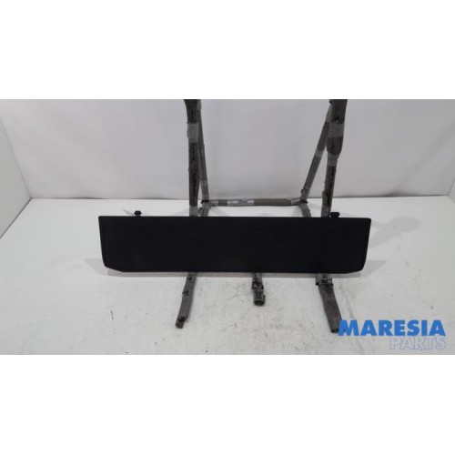 Renault - Megane - Storage compartment