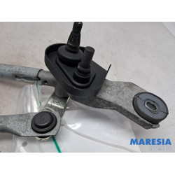 Peugeot - 108 - Wiper mechanism