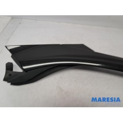 Renault - Grand Scenic - Frontscreen frame