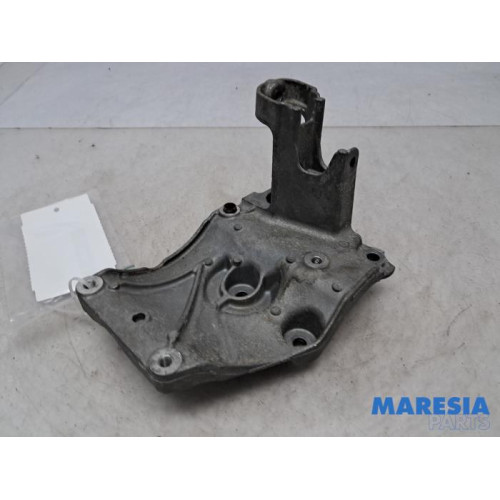 Opel - Combo - Support pompe clim