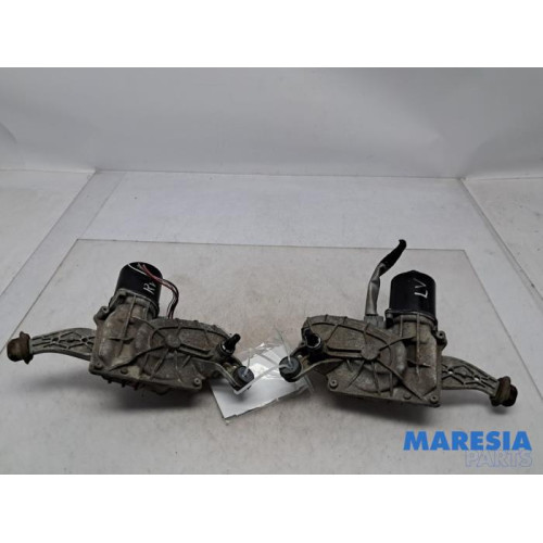 Renault - Grand Scenic - Front wiper motor