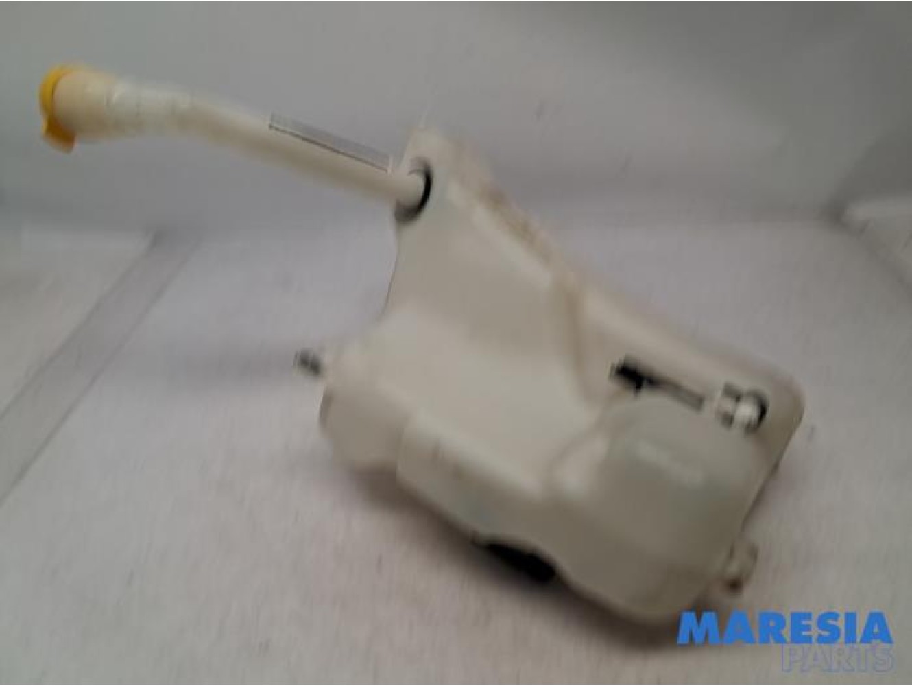 Renault - Grand Scenic - Front windscreen washer reservoir