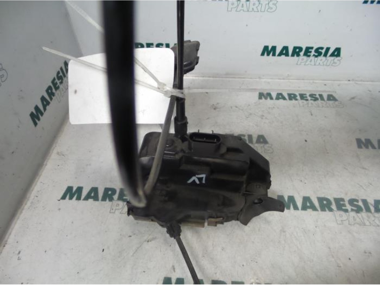 Renault - Megane Scenic - Door lock mechanism 4-door, front left