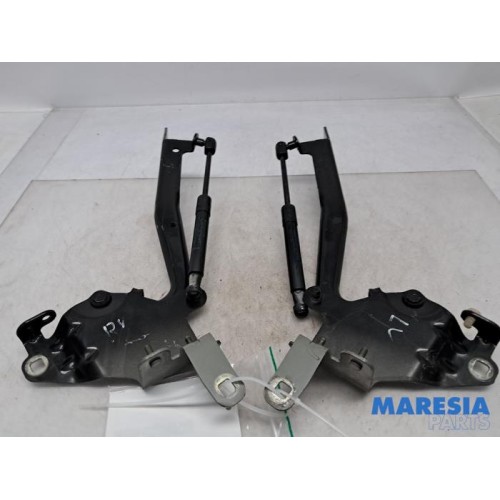 Renault - Grand Scenic - Bonnet Hinge
