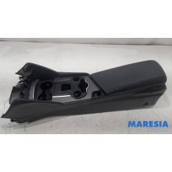 Alfa Romeo - Giulia - Middle console