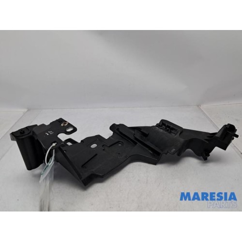 Renault - Megane - Cadre phare droit