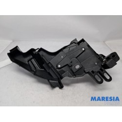 Renault - Megane - Koplampframe links