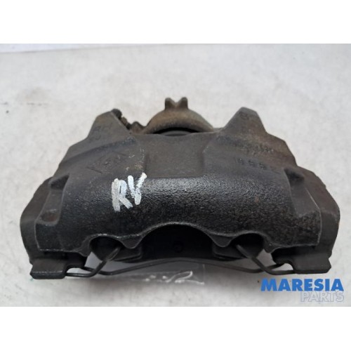 Renault - Megane - Front brake calliper, right