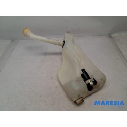 Renault - Megane - Front windscreen washer reservoir