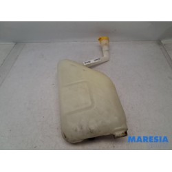 Renault - Megane - Front windscreen washer reservoir