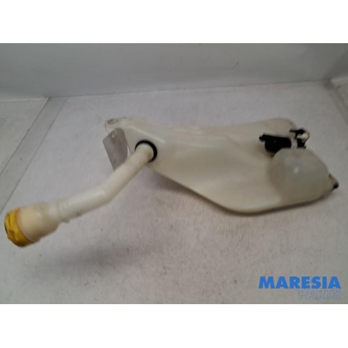 Renault - Megane - Front windscreen washer reservoir