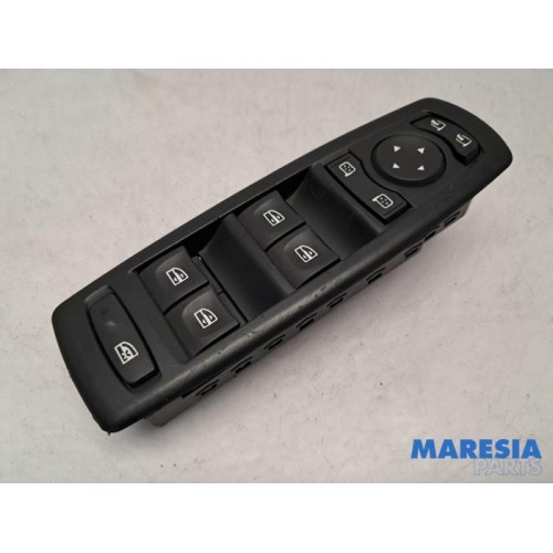 Renault - Megane - Multi-functional window switch