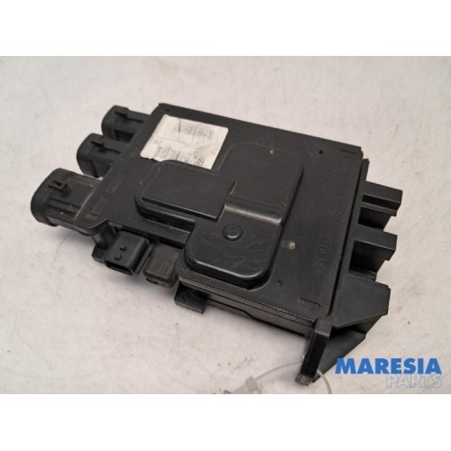 Renault - Megane - Voltage regulator