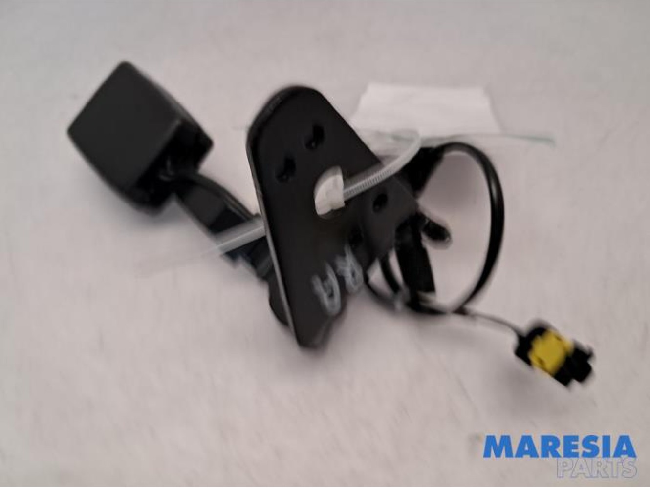 Citroen - C5 - Insertion ceinture de sécurité arrière droite