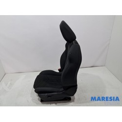 Peugeot - 208 - Stoel links