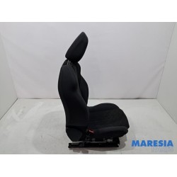 Peugeot - 208 - Stoel links