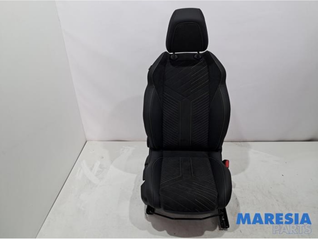 Peugeot - 208 - Seat, right
