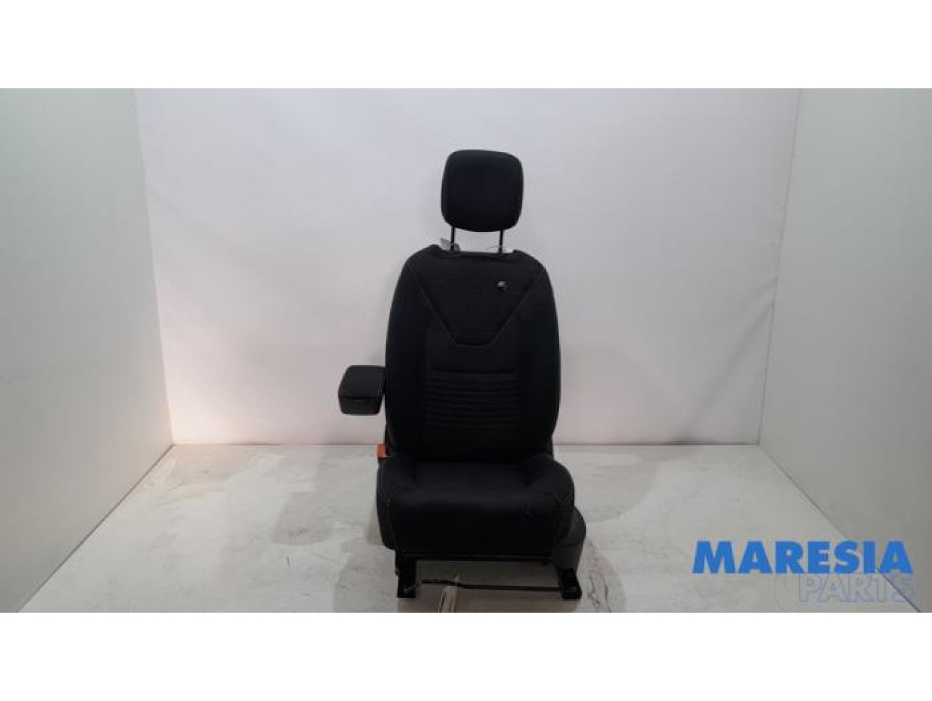Renault - Clio - Seat, left