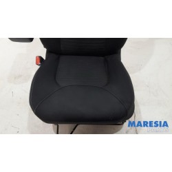 Renault - Clio - Seat, left