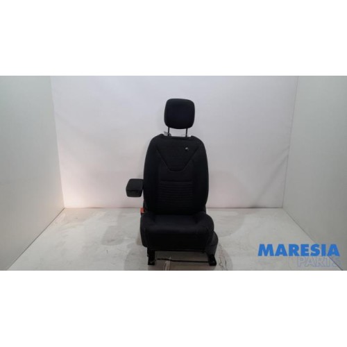 Renault - Clio - Seat, left