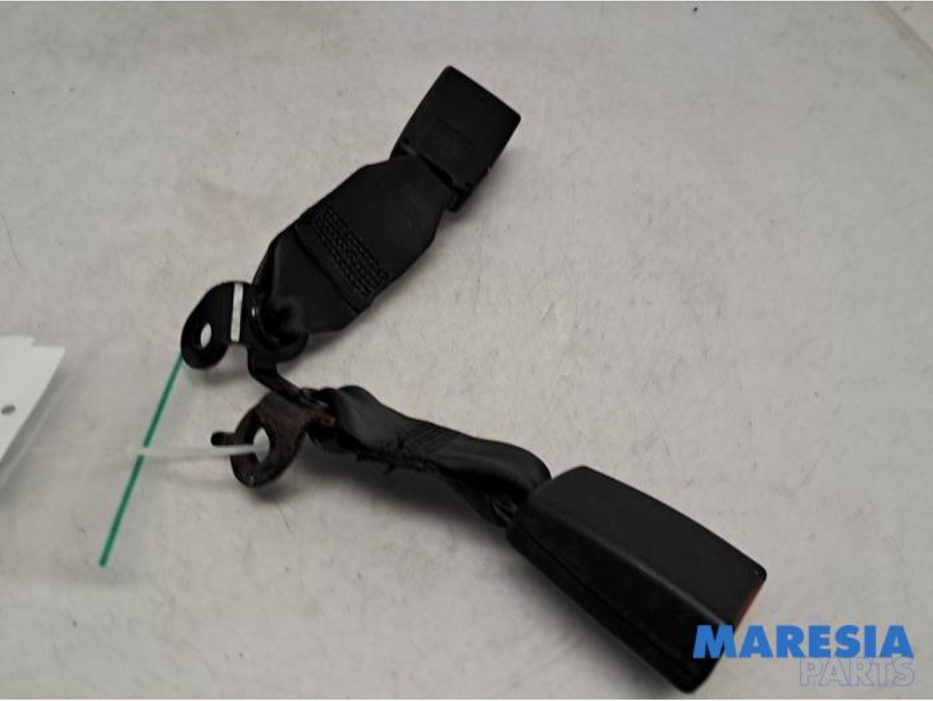 Citroen - DS3 - Insertion ceinture de sécurité arrière gauche