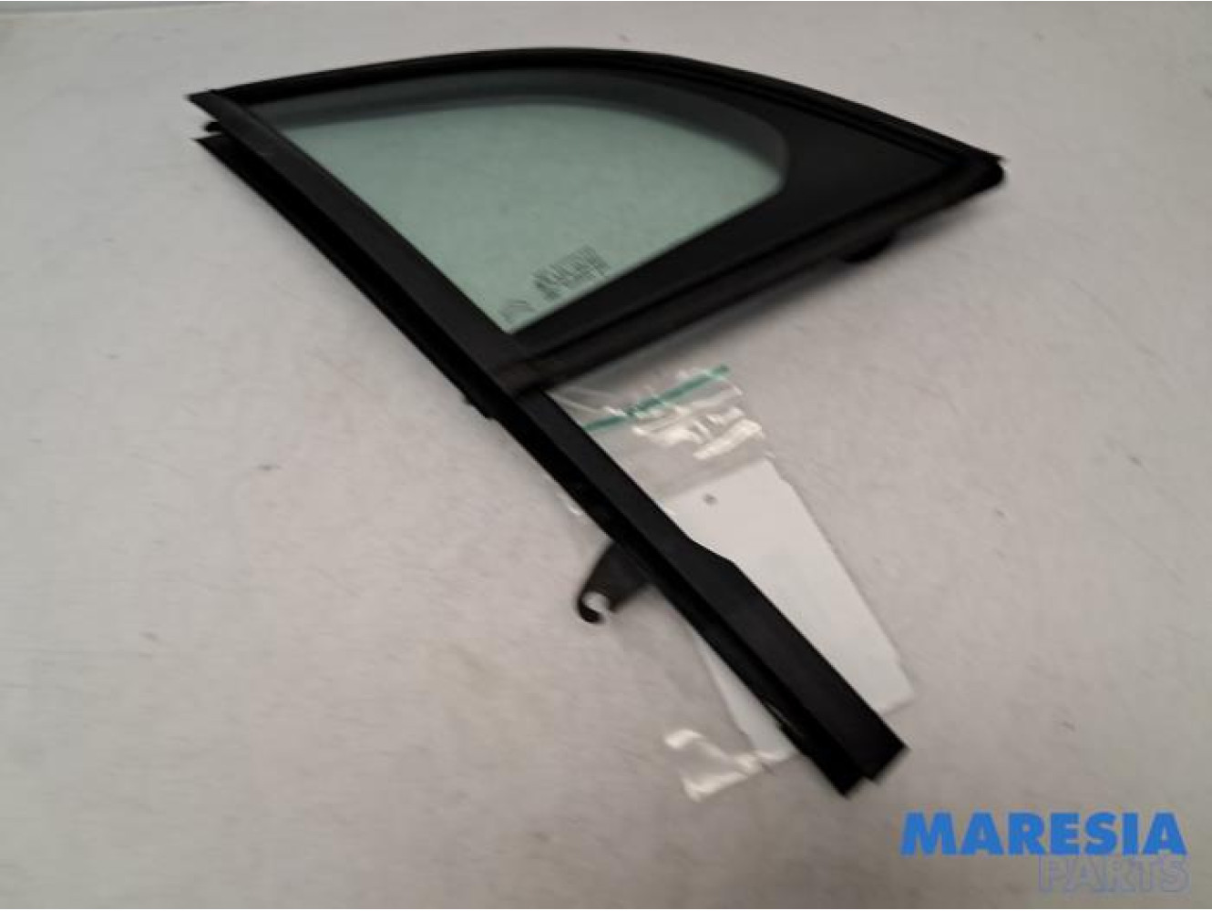 Citroen - DS3 - Quarter light, front right