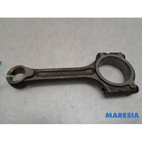 Renault - Captur - Connecting rod