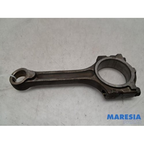 Renault - Captur - Connecting rod