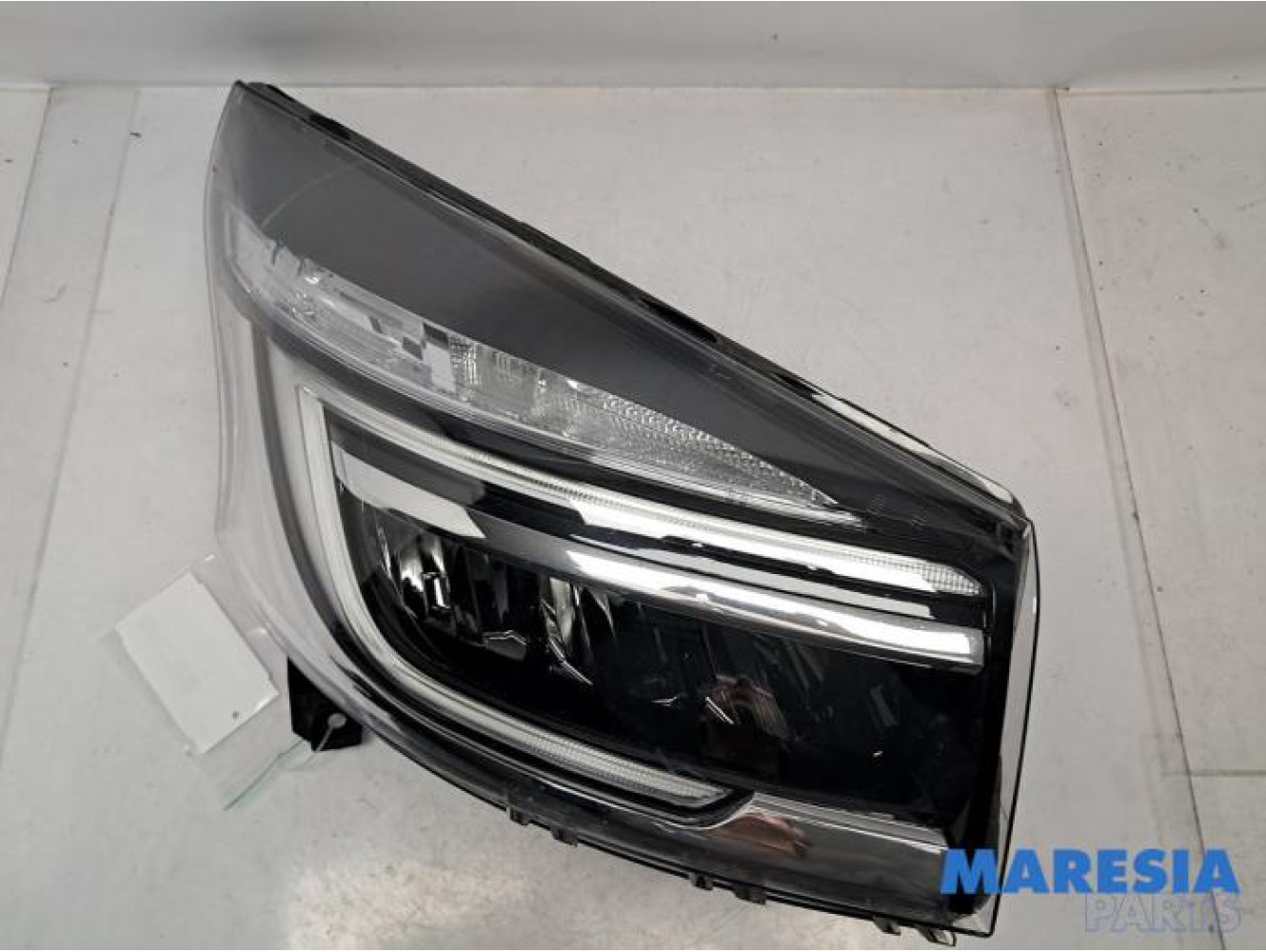 Renault - Trafic - Phare droit