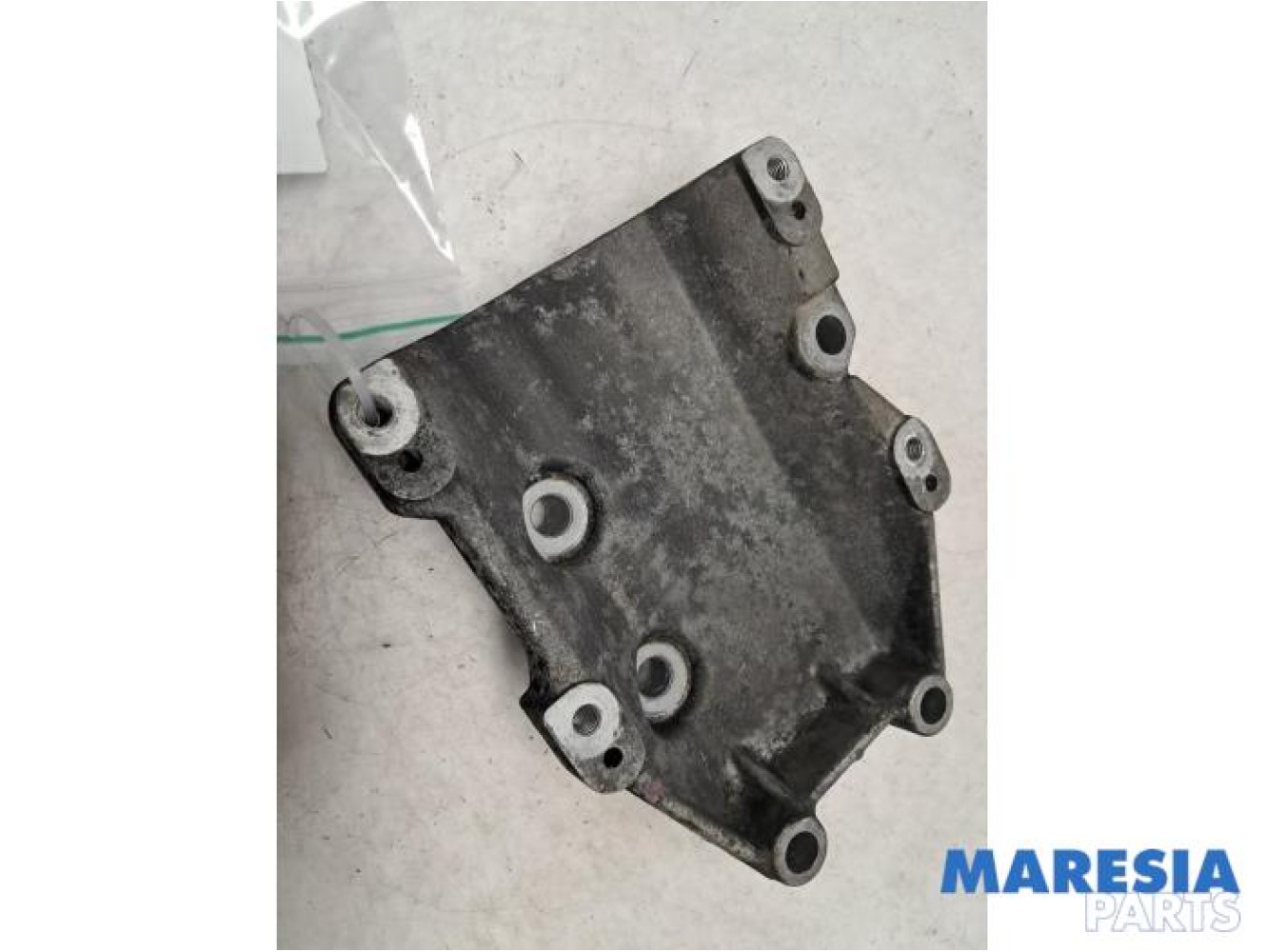 Alfa Romeo - GT - Air conditioning bracket
