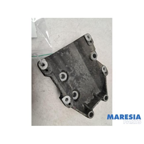 Alfa Romeo - GT - Air conditioning bracket