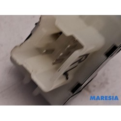 Renault - Trafic - Multi-functional window switch